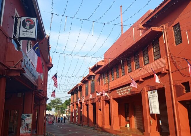 Red Square Melaka: Menyusuri Jejak Sejarah dalam Balutan Warna Merah