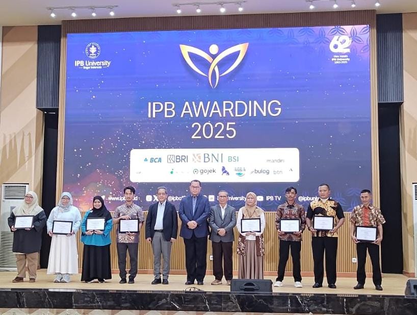 Wujud Rasa Syukur dan Dedikasi: Apresiasi sebagai Tendik Fungsional Terbaik pada IPB Awarding 2025