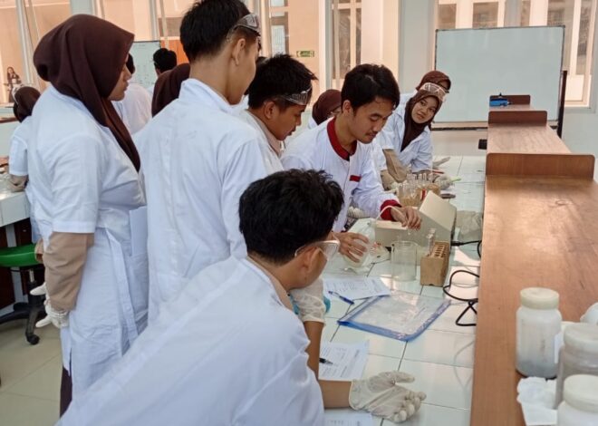 Praktikum Reaksi Kesetimbangan Kimia: Studi Pembentukan Kompleks [Fe(SCN)]³⁻ oleh Siswa Kelas XI SMA Kornita Bogor di Teaching Laboratory DPKU IPB University